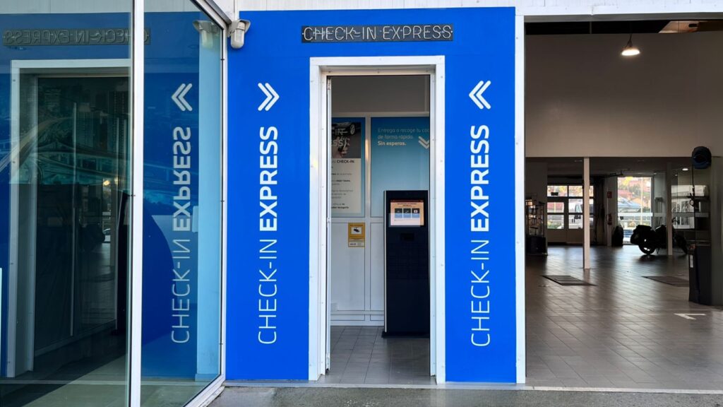 Grunblau self service area